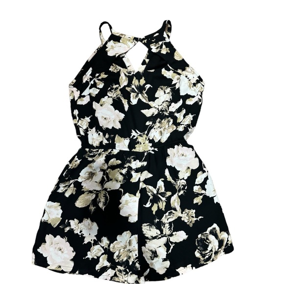 Skies are blue Romper - Picture 2 of 5